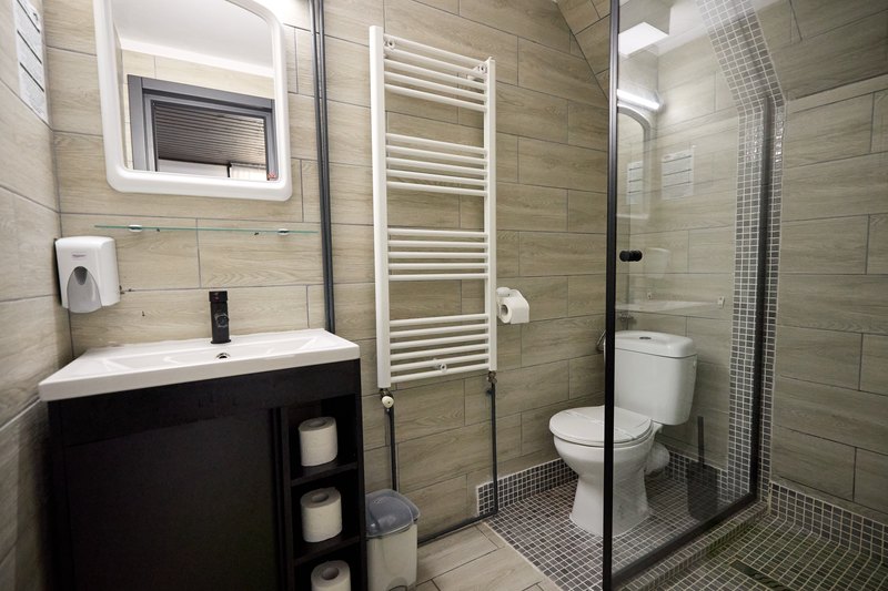 Apartament cu 3 dormitoare — baia dormitorului triplu